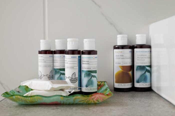 Bathroom with shower in Ierapetra vacation apartment