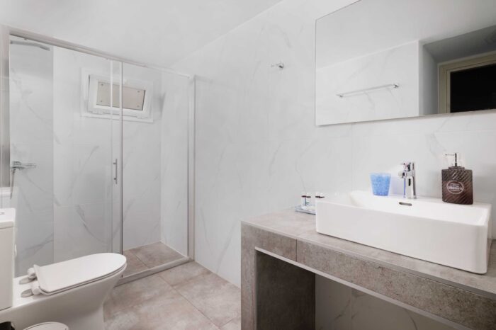 Bathroom with shower in Ierapetra vacation apartment