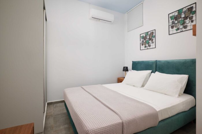 Cozy double bedroom in family apartment Ierapetra